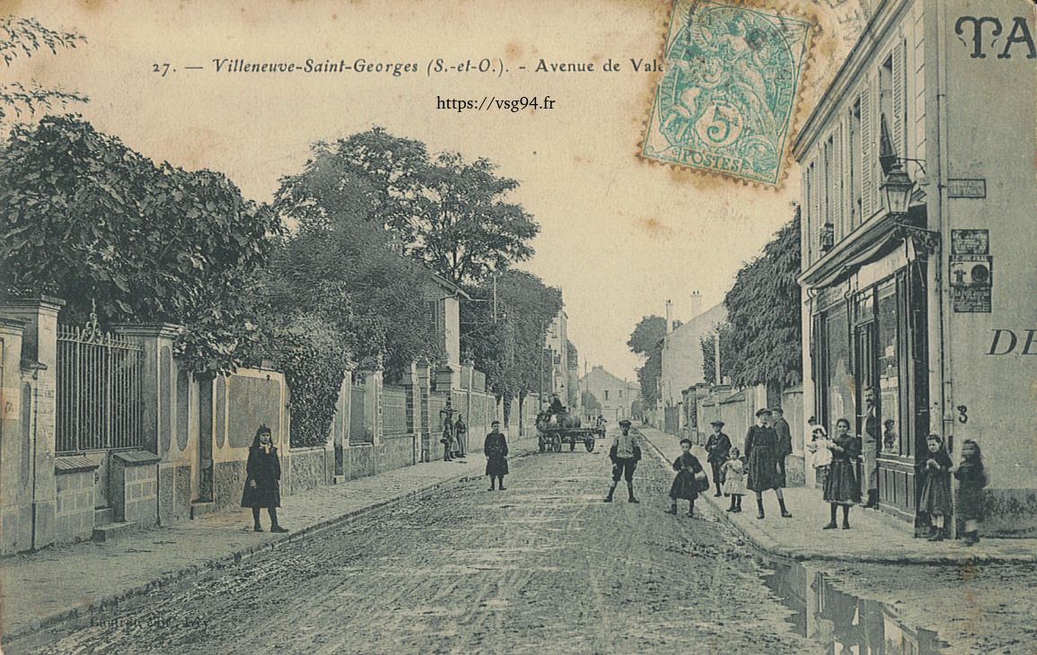 A droite la rue Emile Zola