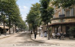 Version colorisée de la photographie de l'ancien café-bar au croisement de la rue de Paris et de l'avenue Carnot