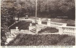 Les escaliers menant à l'asile Beauregard, années 50
