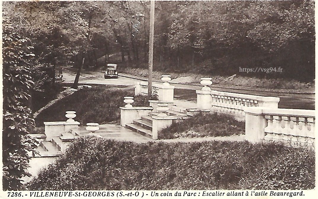 Les escaliers menant à l'asile Beauregard, années 50