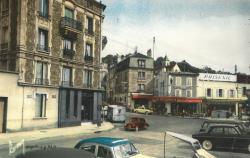 Rue de Paris, face à la gare, années 70/75