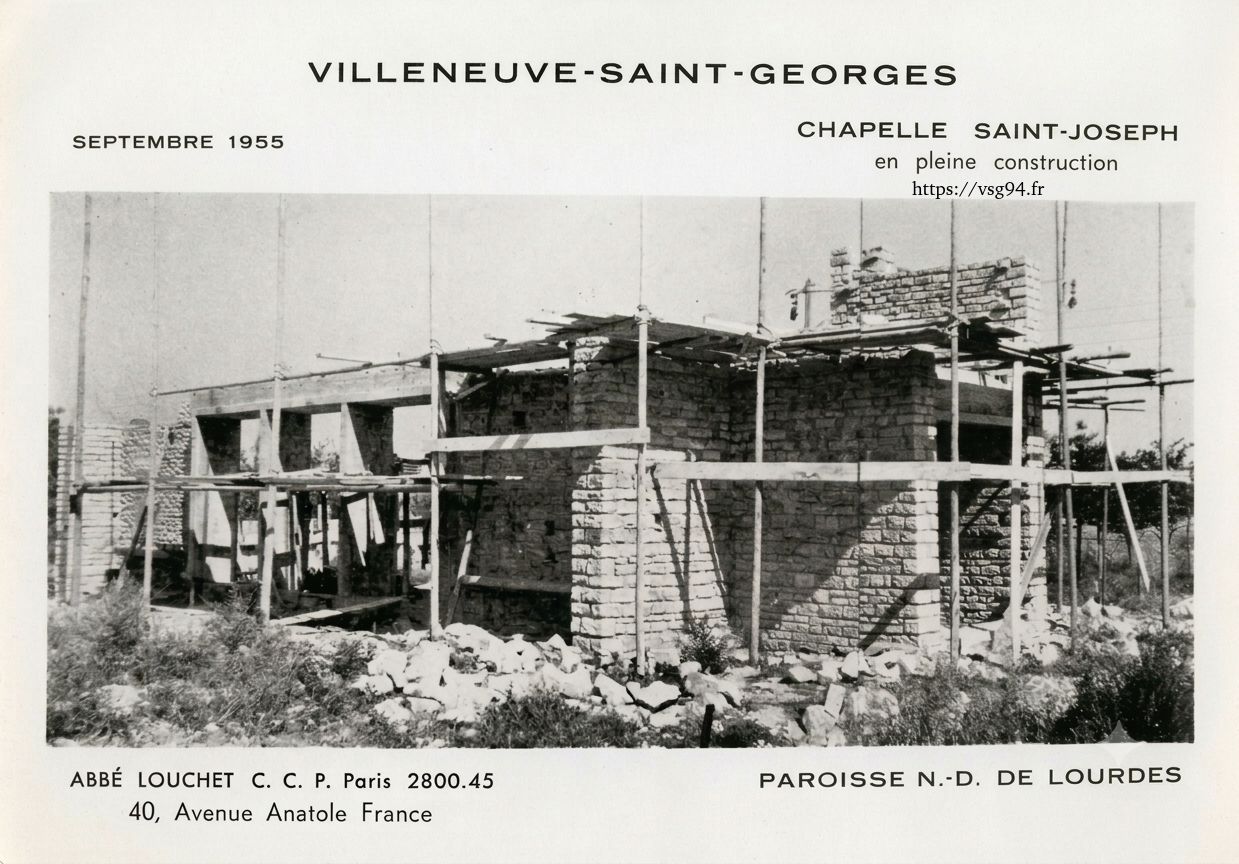 Cliché d'époque de la chapelle Saint-Joseph et de la place des Érables en septembre 1955, en construction