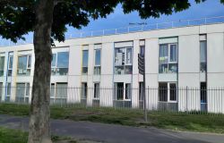 Perspective sur les accès de l'école Anne Sylvestre depuis l'avenue John Fitzgerald Kennedy