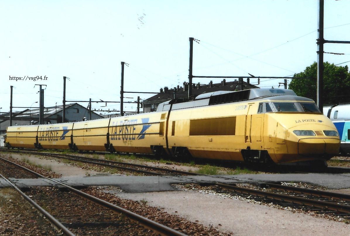 TGV postal 92 30 02 septrembre 2015 à Villeneucve-saint-georges