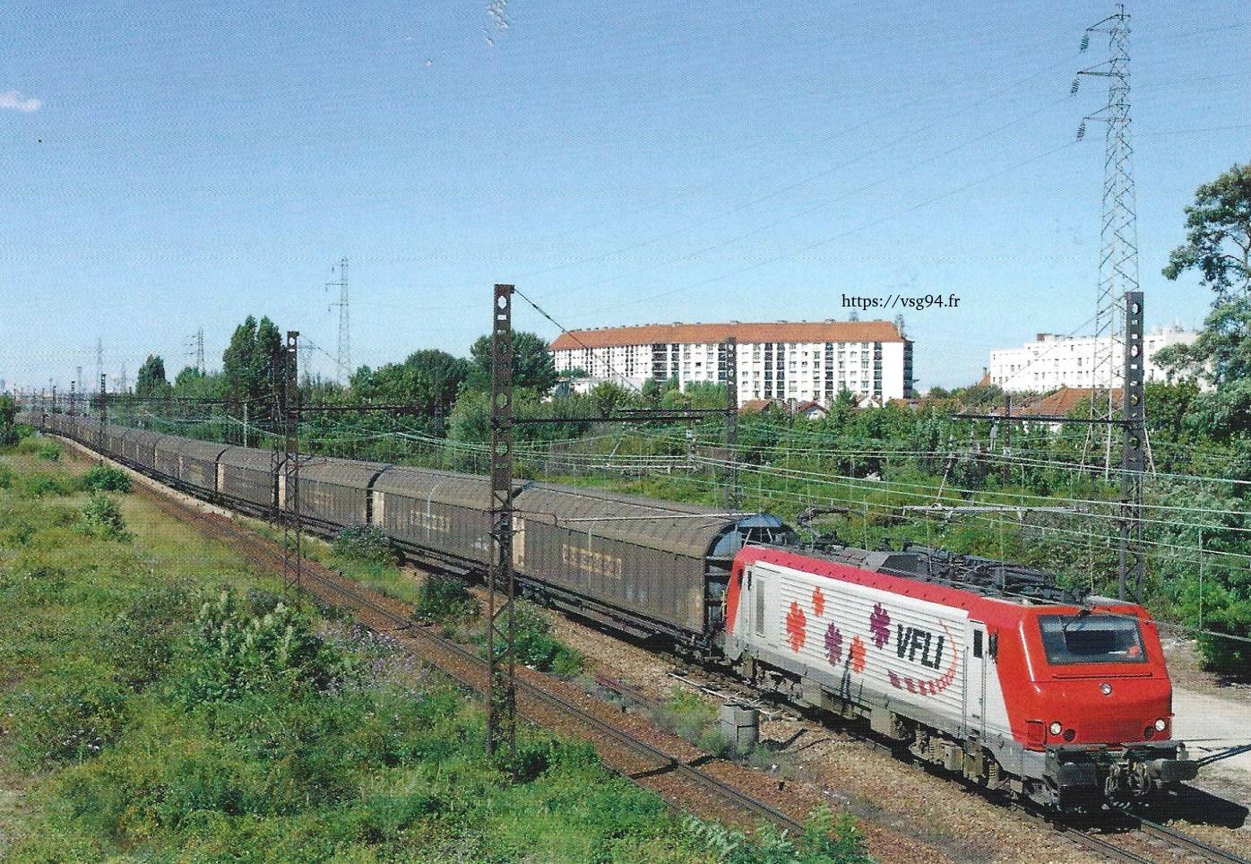 BB 27139, août 2010 à Villeneuve Saint-Georges, à l'arrière cité Sellier