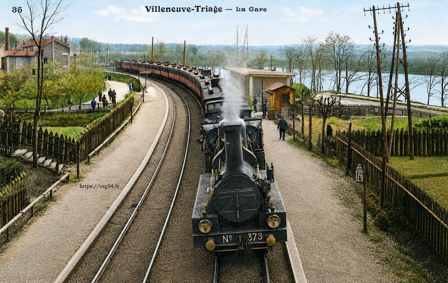 Un train à vapeur quittant la gare de Triage